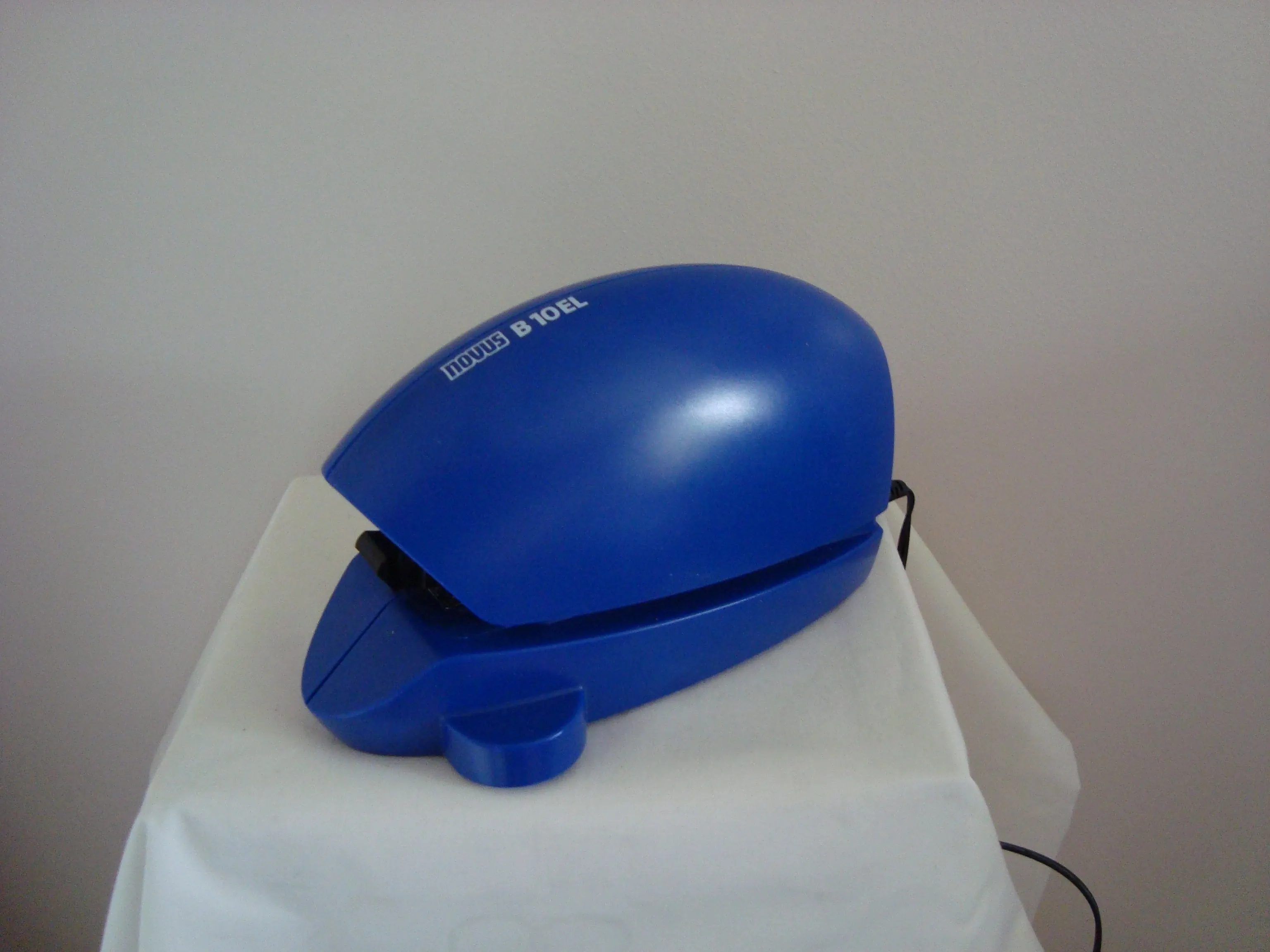 Blue Novus B10EL Electric Stapler