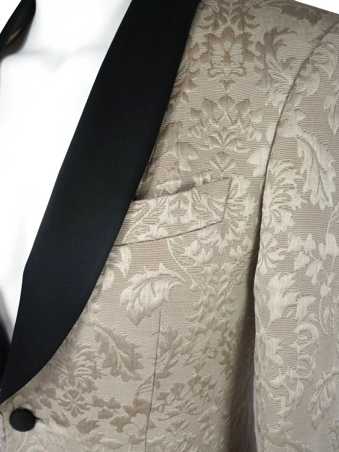 Champagne Oro Fiore and Black Dinner Jacket