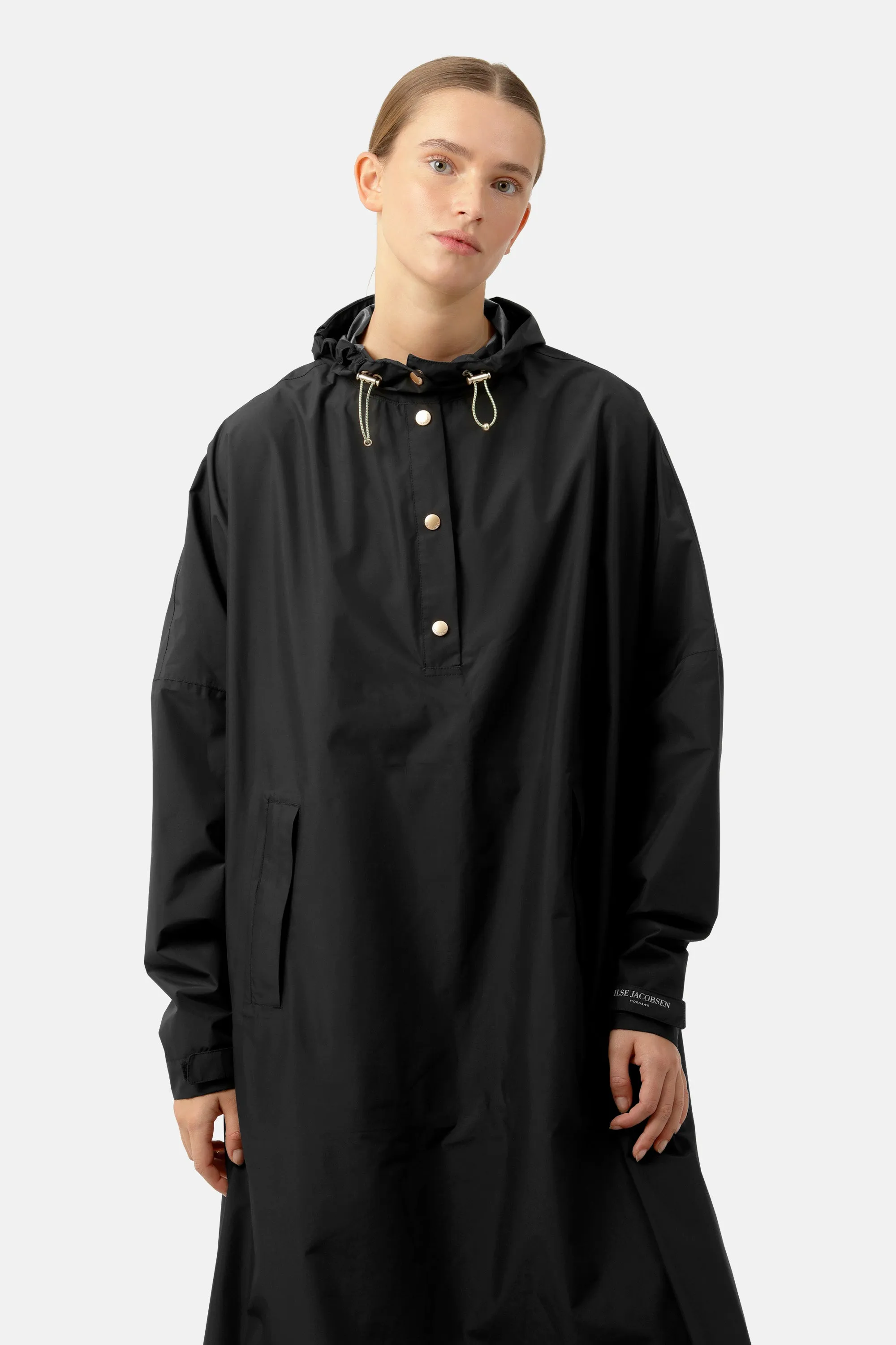 Poncho w. Sleeves - Black