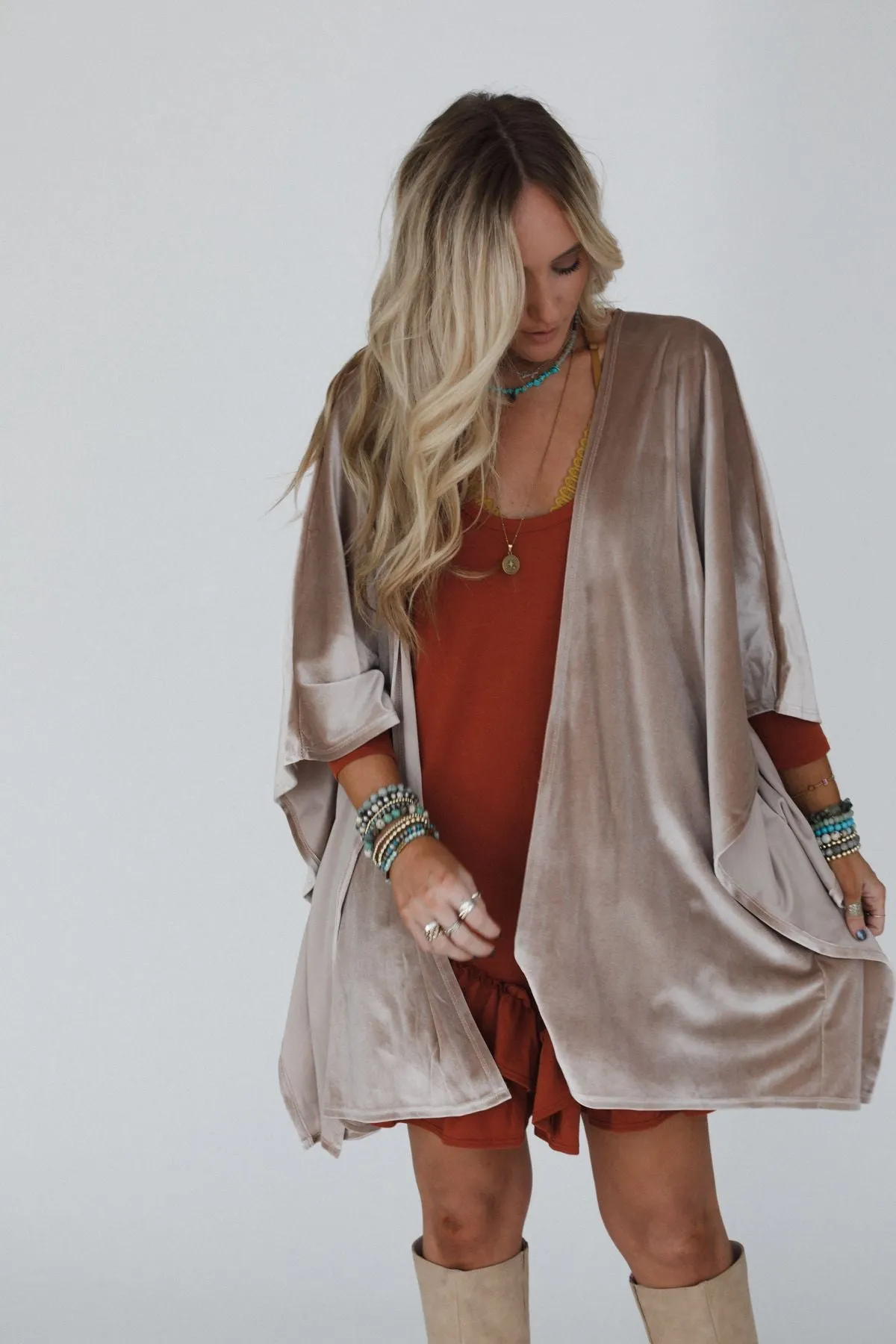 The Nest Savoy Velvet Kimono - Taupe