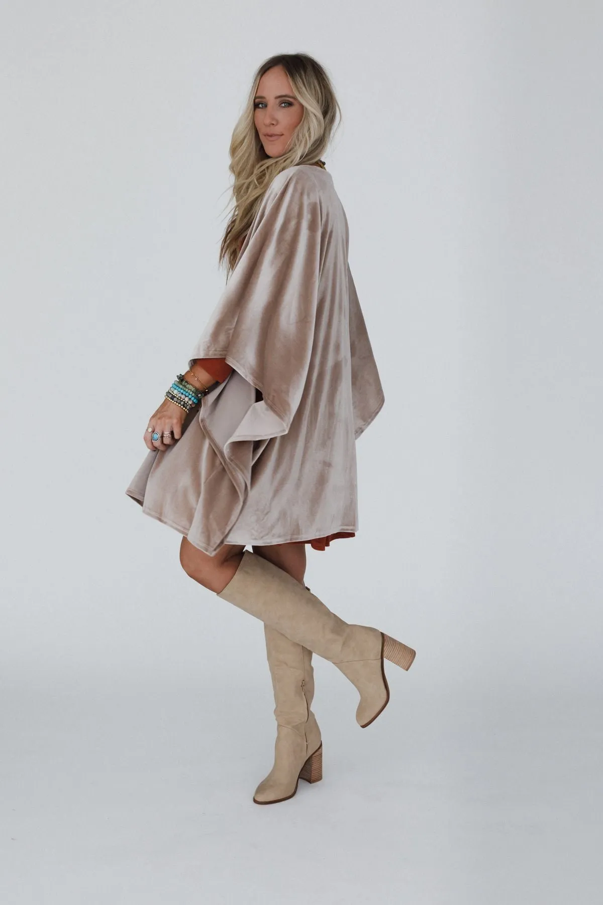 The Nest Savoy Velvet Kimono - Taupe