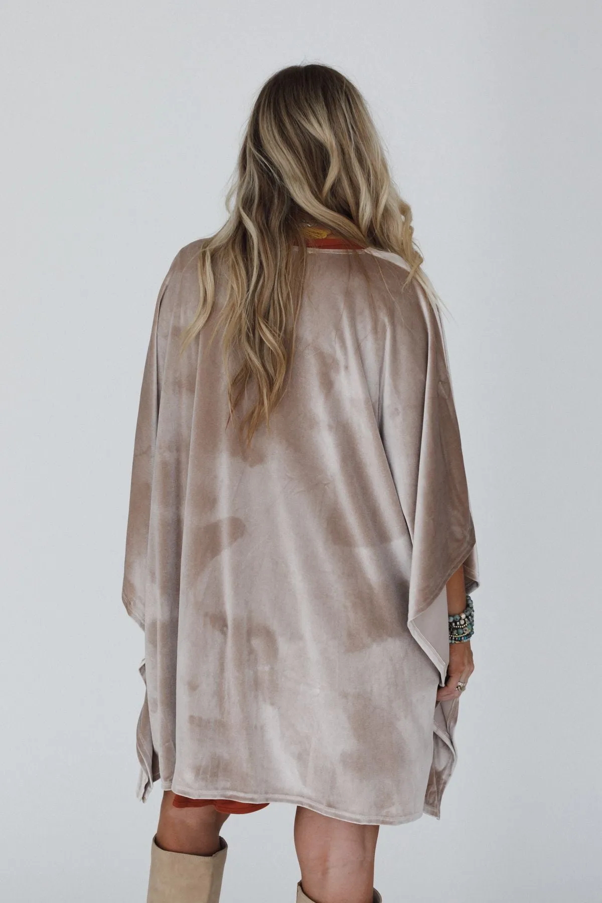 The Nest Savoy Velvet Kimono - Taupe