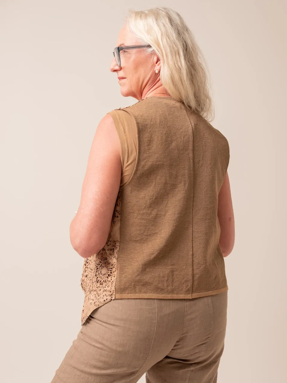 Transit Par Such Laser Cut Vest in Nut